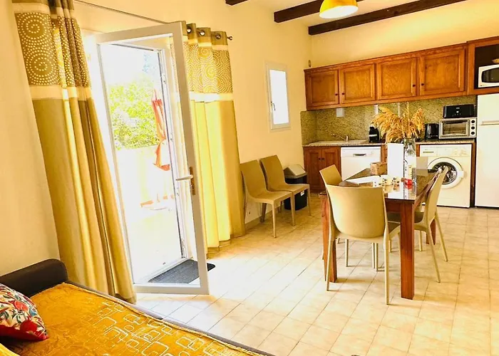 Front De Et Piscines Apartment *